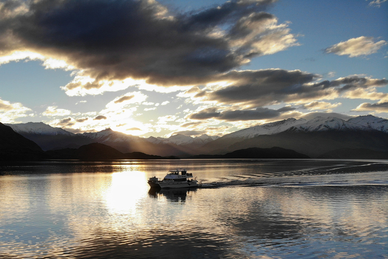 Lake Wanaka Happy Hour Cruise Lake Wanaka: Happy Hour Cruise