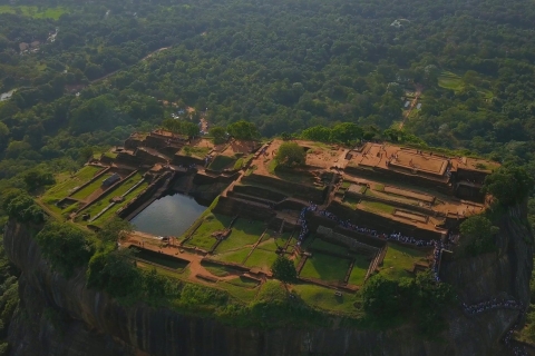 Kandy: Festung Sigiriya & Höhlentempel All-Inclusive-TourAb Kandy: Felsenfestung von Sigiriya und Höhlentempel