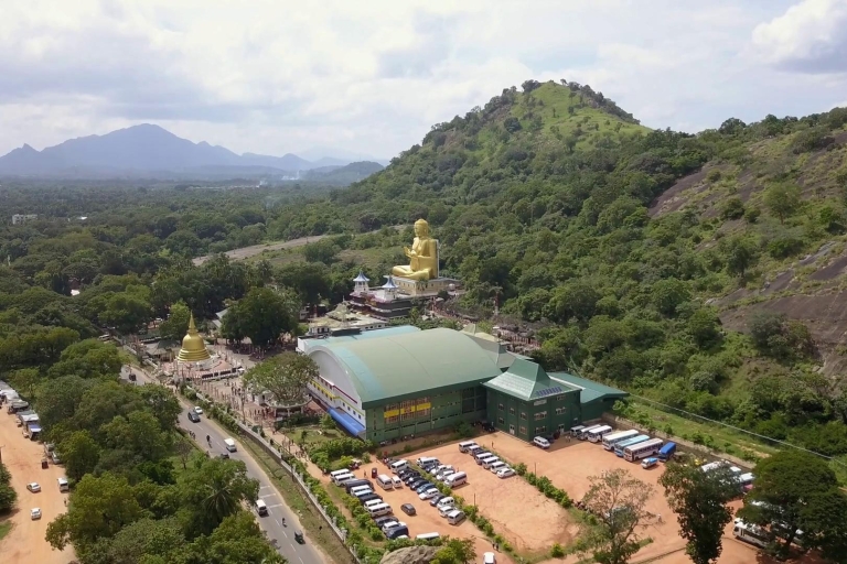 Kandy: visite tout compris de la forteresse de Sigiriya et du temple des grottes