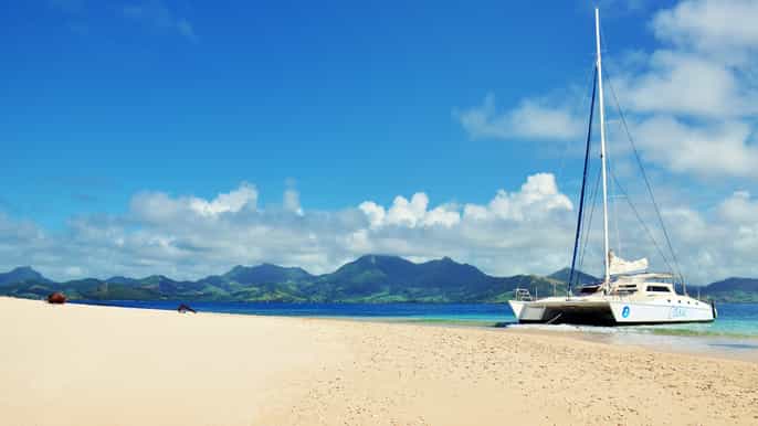 ile aux cerfs private day cruise