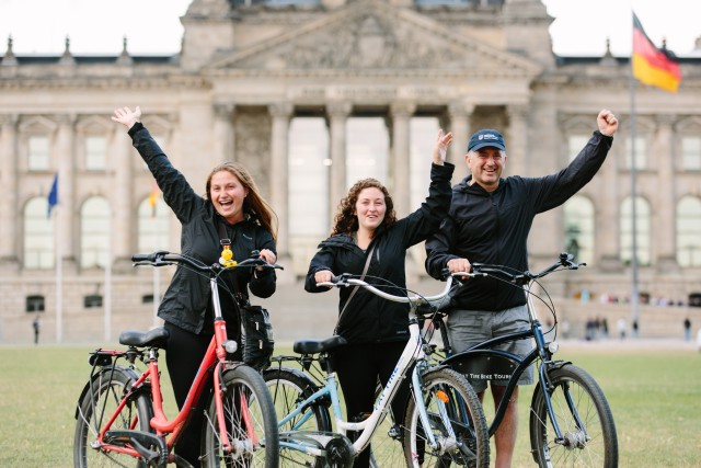 Visit Berlin Highlights 3-Hour Bike Tour in Berlín