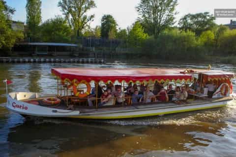Wrocław: Old City Night Walk and Gondola Ride