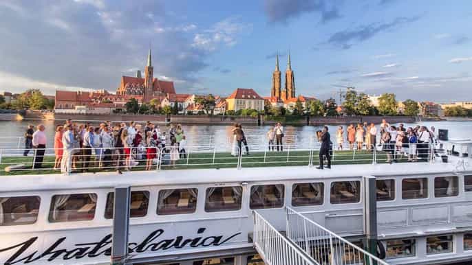 wrocław city walk and cruise by luxury ship