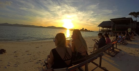 Phuket: Phi Phi Sunrise Boat Tour to Bamboo and Khai Island