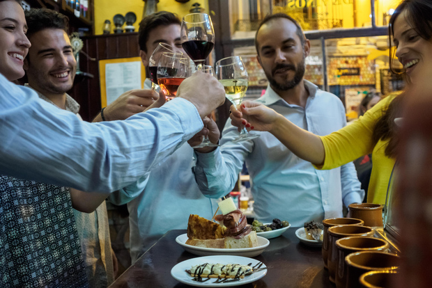 Zaragoza: Evening Tapas Walking Tour in the Old Town