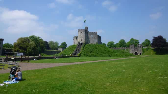 cardiff city center walking tour