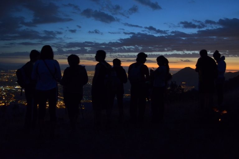 Santiago: privéwandeling bij zonsondergang met snacks en wijn