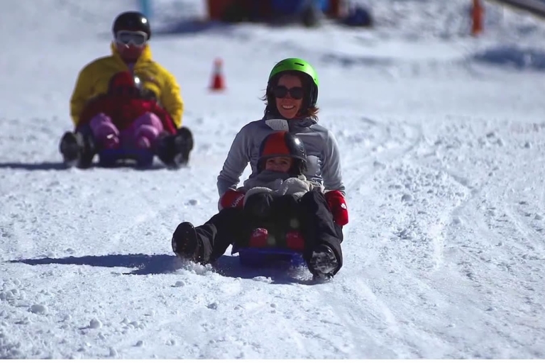 Santiago: Śnieżna wycieczka do ośrodka narciarskiego El ColoradoWycieczka z wejściem do Farellones Snow Park