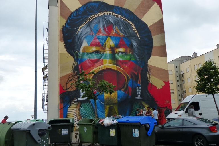 Recorrido por el arte callejero real de Lisboa en minivan