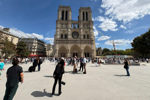 Paris: Führung durch das Innere von Notre-Dame in kleinen Gruppen (max. 5 Personen)Innenbesichtigung der Kathedrale Notre-Dame in Kleingruppe auf Französisch