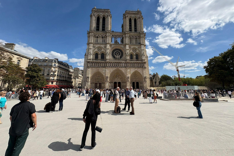 Paris: Führung durch das Innere von Notre-Dame in kleinen Gruppen (max. 5 Personen)Innenbesichtigung der Kathedrale Notre-Dame in Kleingruppe auf Französisch