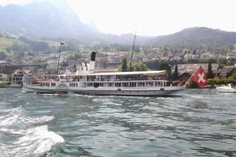 Cruises & boat tours