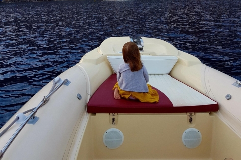 Santorini: Akrotiri Guided Tour, Motorboat Cruise, & Lunch