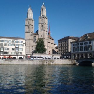Частный пеший тур по центру Цюриха и круиз на лодке по озеру