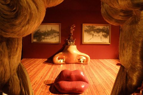 From Girona: Dalí Museum and Girona Small Group Tour