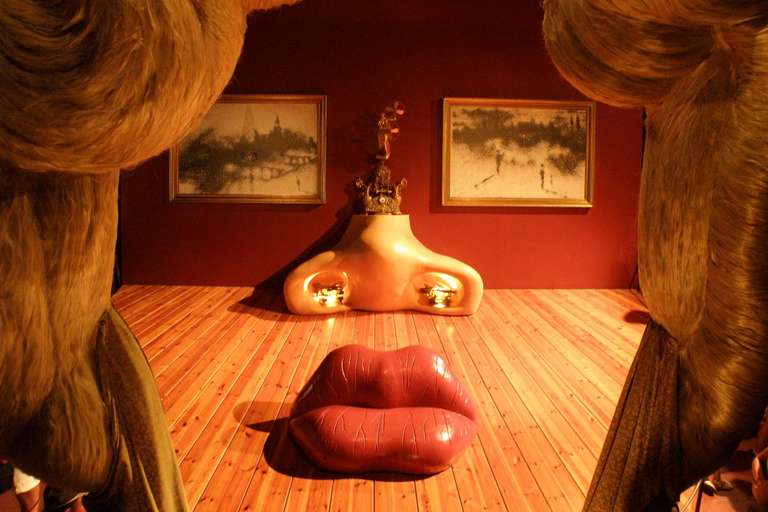 From Girona: Dalí Museum and Girona Small Group TourTour in English