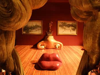 Desde Girona: Museo Dalí y Girona Tour en grupo reducido