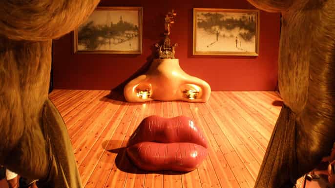 from girona dalí museum and girona small group tour