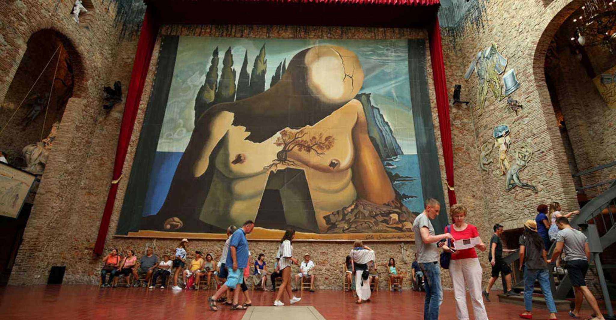 Von Girona, Dalí Museum und Girona Small Group Tour - Hizvo