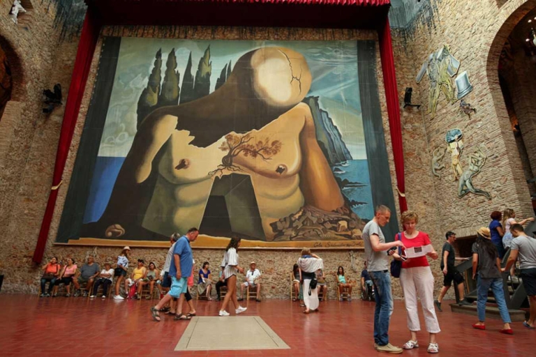 Desde Girona: Museo Dalí y tour en grupo reducido por Girona