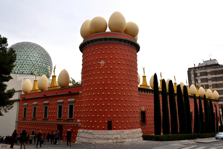 From Girona: Dalí Museum and Girona Small Group TourTour in English