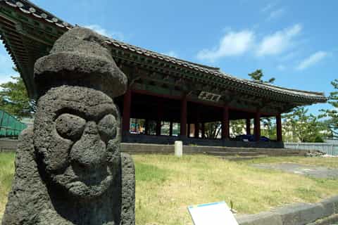 Jeju: UNESCO Sites & Sunrise Peak Hiking Small Group Tour