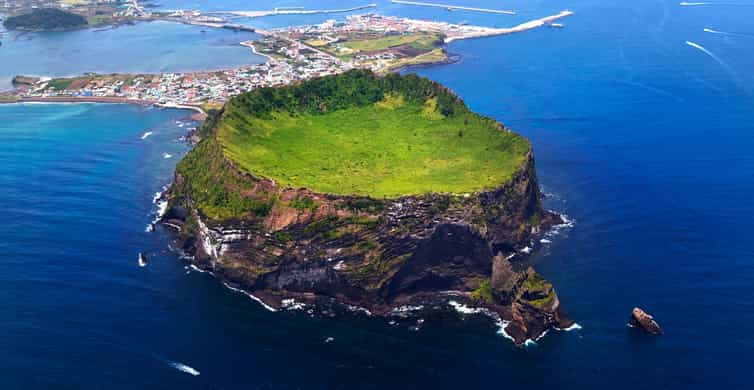 Jeju: tour per piccoli gruppi di siti UNESCO e Sunrise Peak Hiking ...