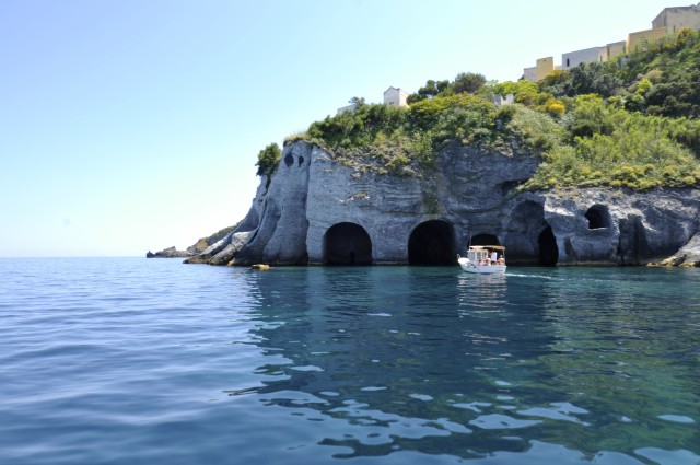 Visit Ponza Island 5-Hour Boat Tour in Ponza