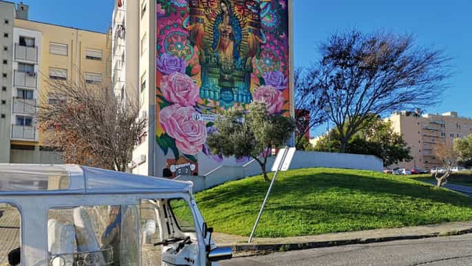 lisbon street art tuk tuk tour
