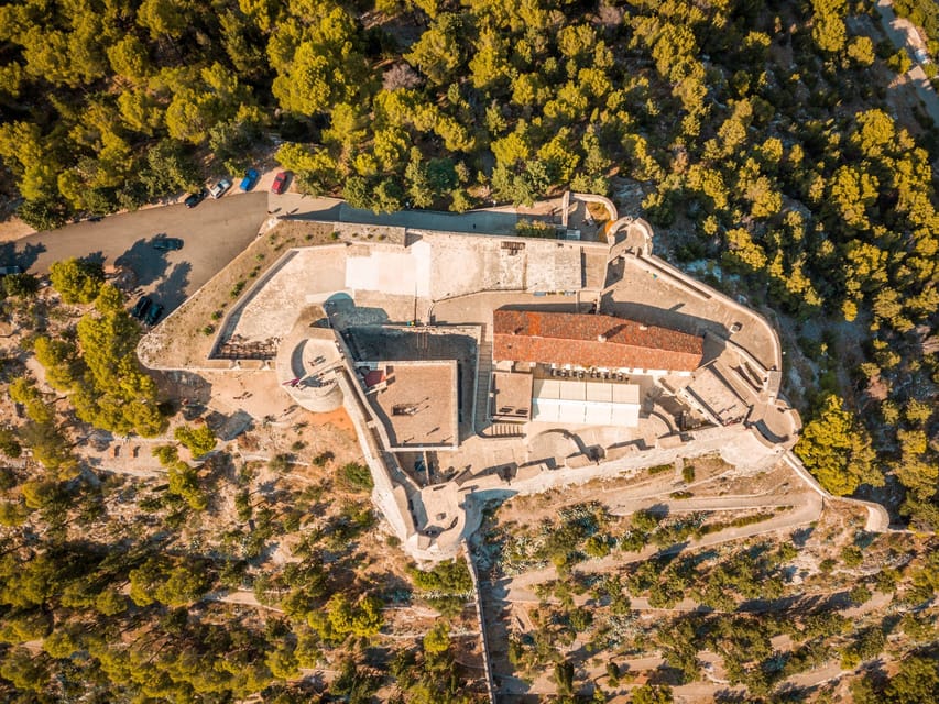 Da Trogir Spalato Tour Privato In Barca Delle Isole Hvar E Pakleni