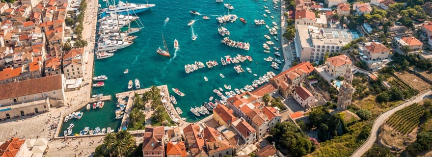 Au départ de Trogir/ Split : Tour en bateau privé de Hvar et des îles Pakleni