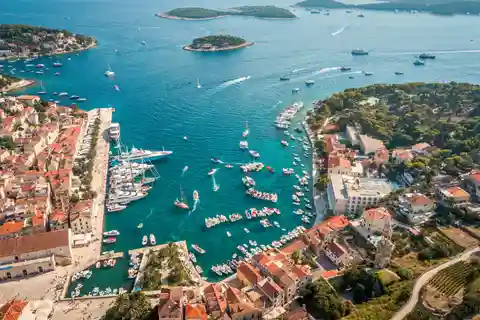 Au départ de Trogir/ Split : Tour en bateau privé de Hvar et des îles Pakleni