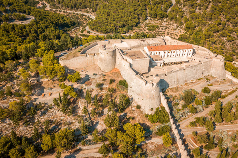 Desde Split y Trogir: Excursión privada de día completo a la cueva azul y Hvar