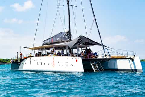 Cartagena: Rosario Islands Catamaran with Lunch and Snorkel