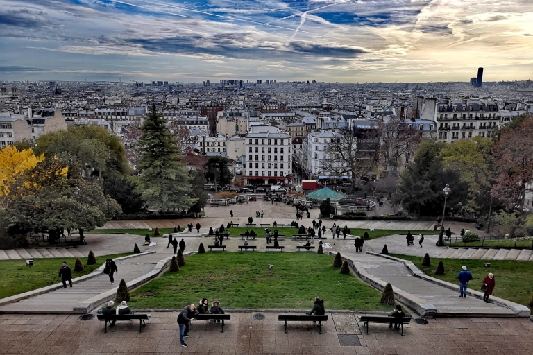 Paris : visite guidée de Montmartre en familleVisite guidée en famille avec guide hispanophone