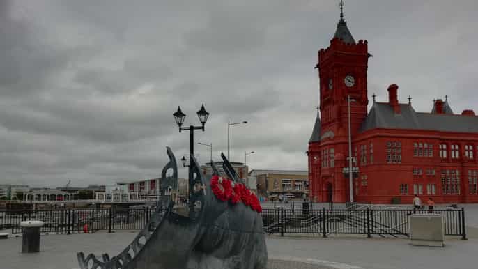 cardiff private halfday city center and bay walking tour
