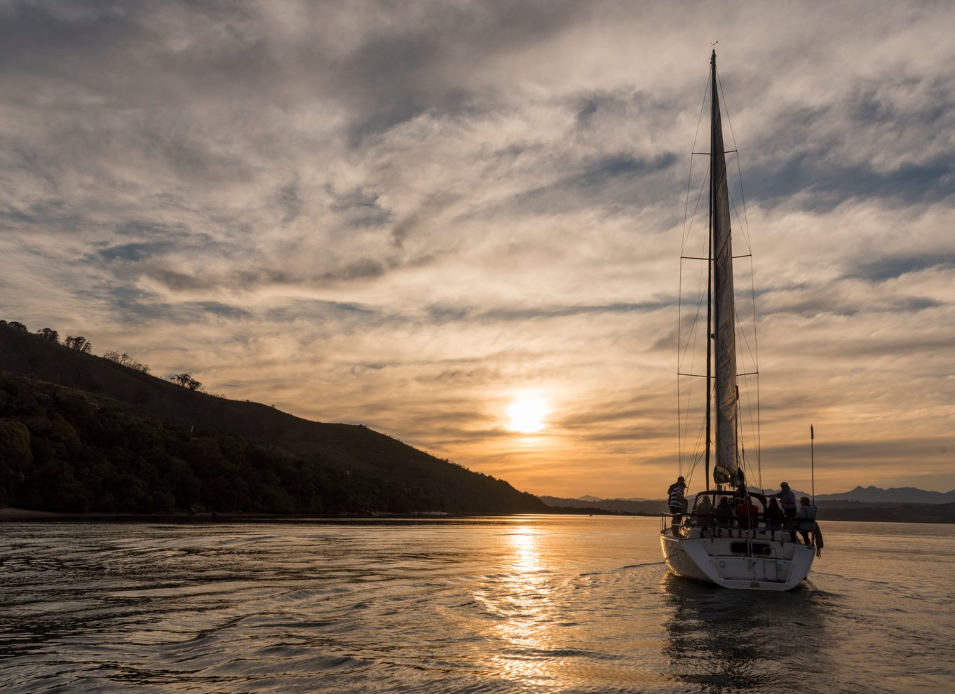 Knysna Sunset Sailing Cruise med let middag og vin