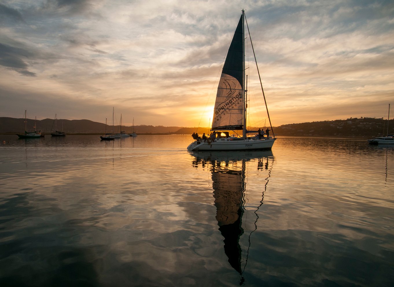 Knysna Sunset Sailing Cruise med let middag og vin