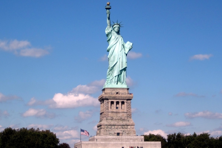 Statua Wolności i Ellis Island z przewodnikiemMała wycieczka grupowa w języku angielskim