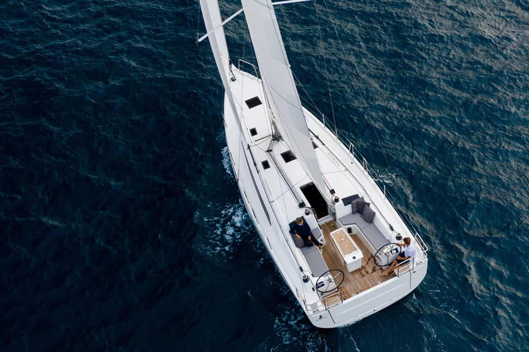 Lagos: Beneteau Oceanis 40.1 Private Sailing Experience