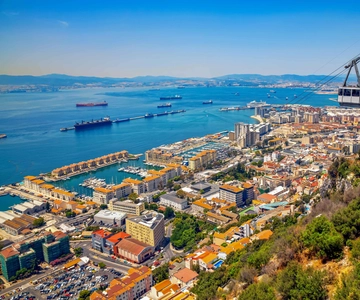 From Malaga and Costa del Sol: Gibraltar Shopping Tour