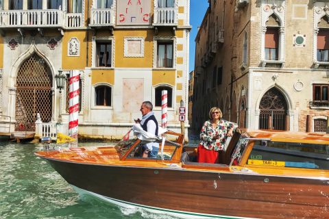 Venice: Private Transfer from Train Station by Water Taxi