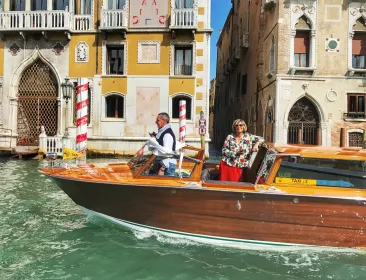 Venedig: Privater Transfer vom Bahnhof mit dem Wassertaxi