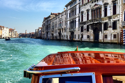 Venice: Private Transfer from Train Station by Water Taxi