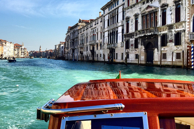 Venice: Private Transfer from Train Station by Water Taxi