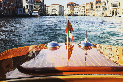 Venice: Private Transfer from Train Station by Water Taxi