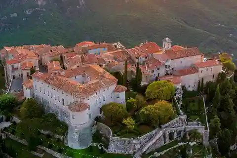 Monaco and Perched Medieval Villages Day Tour from Nice