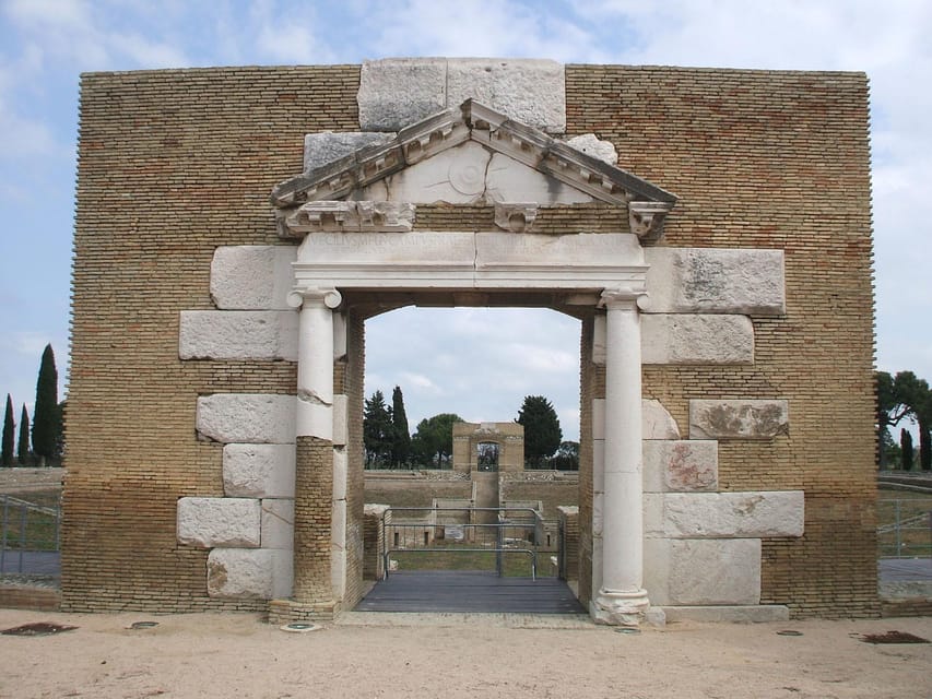 Lucera, tour privato dell'anfiteatro, della chiesa e della fortezza - Hizvo