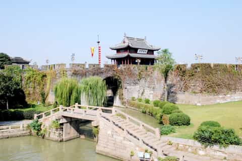From Shanghai: Suzhou & Zhouzhuang Water Town with Boat Ride