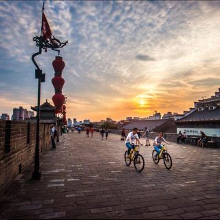 Xi'an City Wall: Guided Tour with Cycling Option